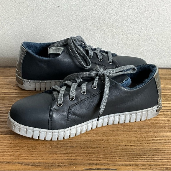 Andia Fora Wool Lined Navy Leather Sneaker, New in Box. - Picture 3 of 7